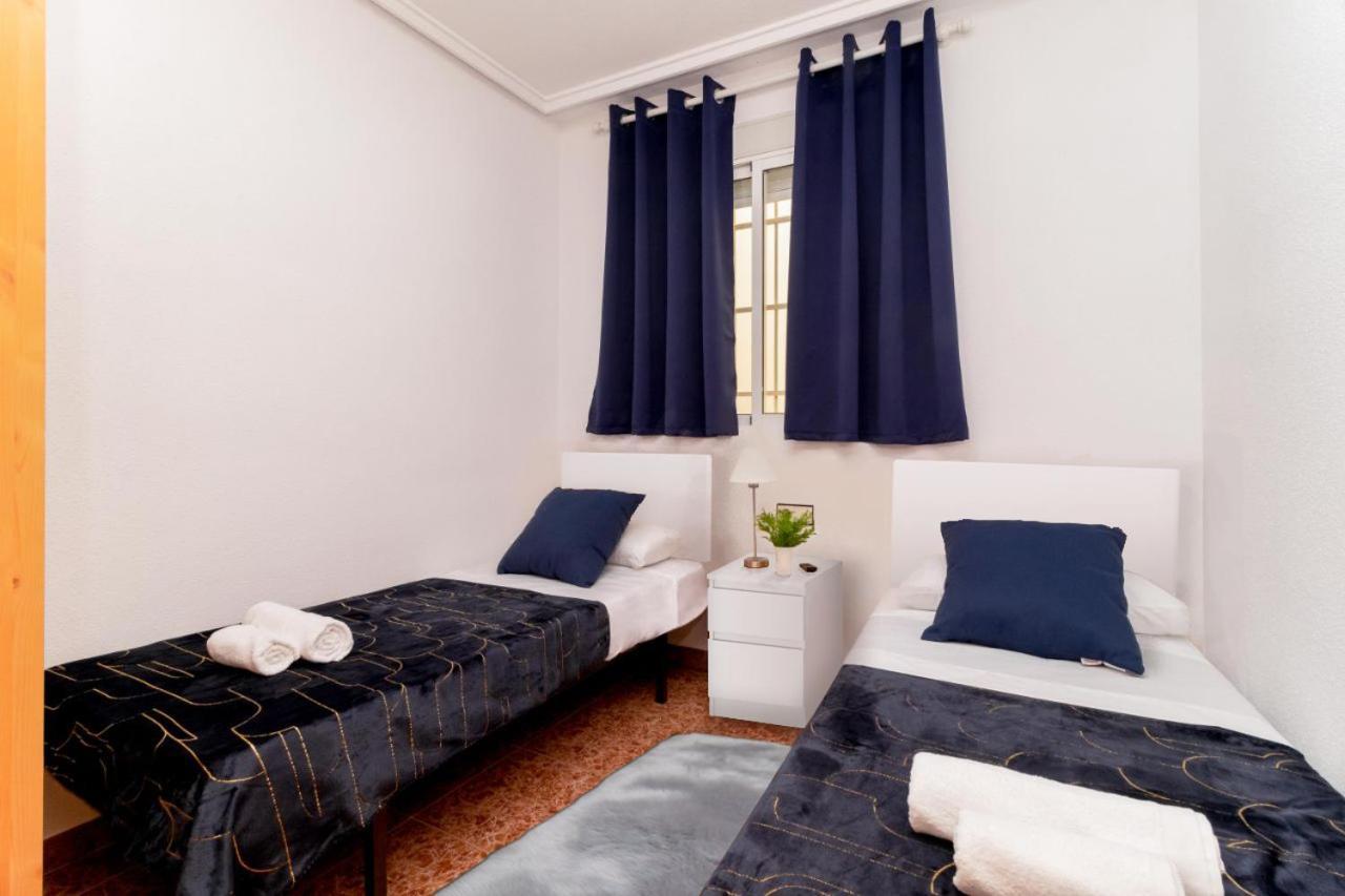 Apartamentos Villa Madrid Torrevieja Kültér fotó