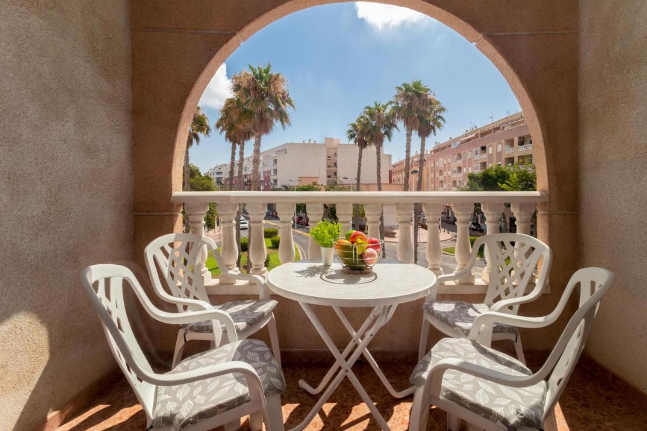 Apartamentos Villa Madrid Torrevieja Kültér fotó